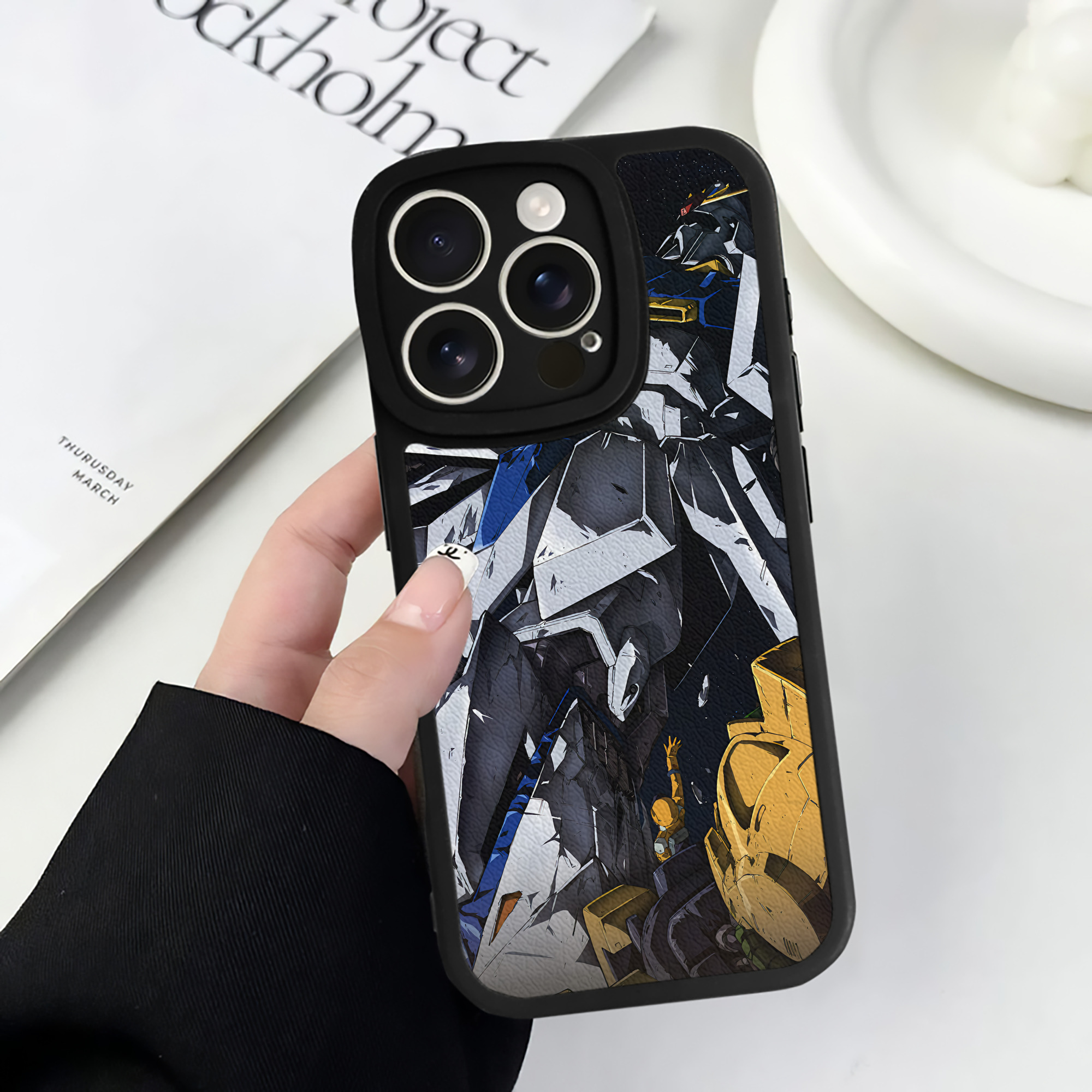 （画像用） 機動戦士ガンダム Mobile Suit Gundam 【iPhone 16シリーズ対応】シリコンスマホケース（レザー調） 材質：シリコン